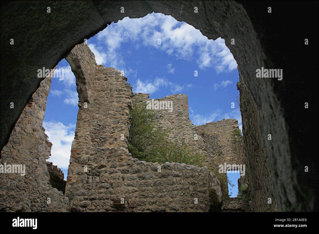 The ruined keep of the Château de Puilaurens from the White Lady's Tower, Aude, Occitanie, France Stock Photo