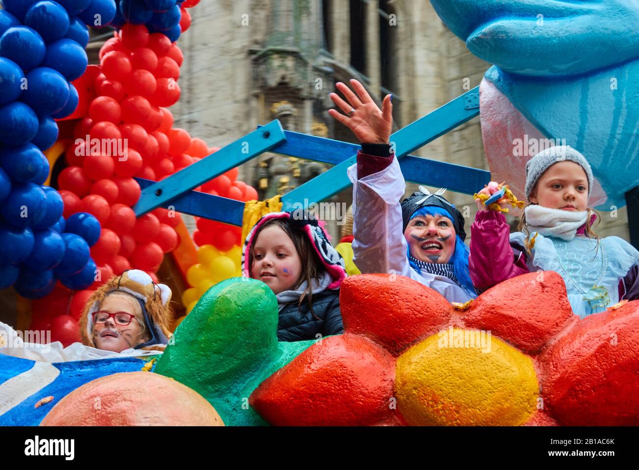 Painting parade float hires stock photography and images Alamy