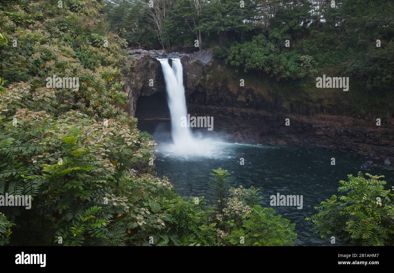 Rainbow Falls (Waianuenue) in Big Island, Hawaii Stock Photo Alamy