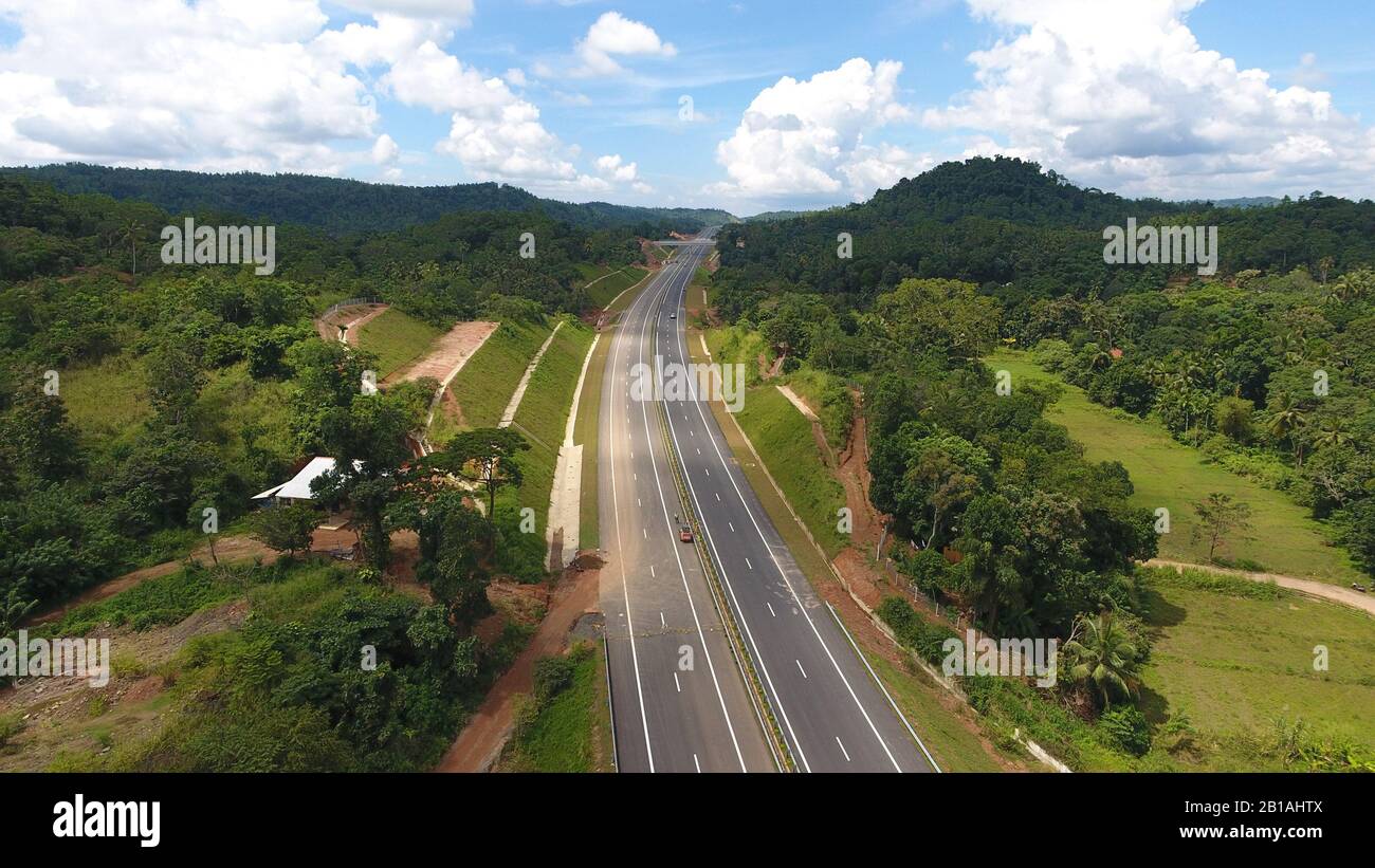 (200224) -- COLOMBO, Feb. 24, 2020 (Xinhua) -- Aerial photo taken on ...