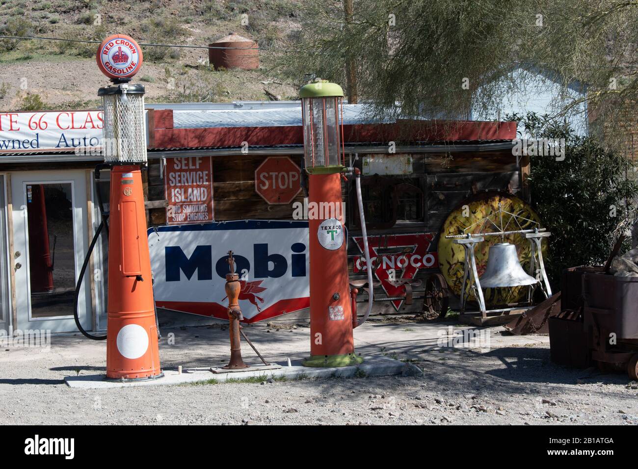 Antique store in Oatman Az, specializing in automotive related antiques Stock Photo