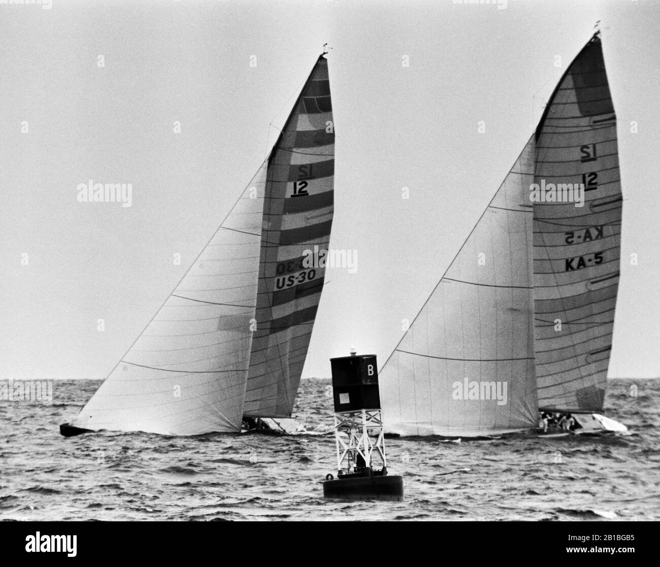 AJAXNETPHOTO. 26TH SEP 1980. NEWPORT, RHODE ISLAND, USA. - AMERICA'S CUP - FREEDOM (US-30) SKIPPERED BY DENNIS CONNER LEADS AUSTRALIA (KA-5)  AT THE START.  PHOTO:JONATHAN EASTLAND/AJAX REF:80926 2A Stock Photo