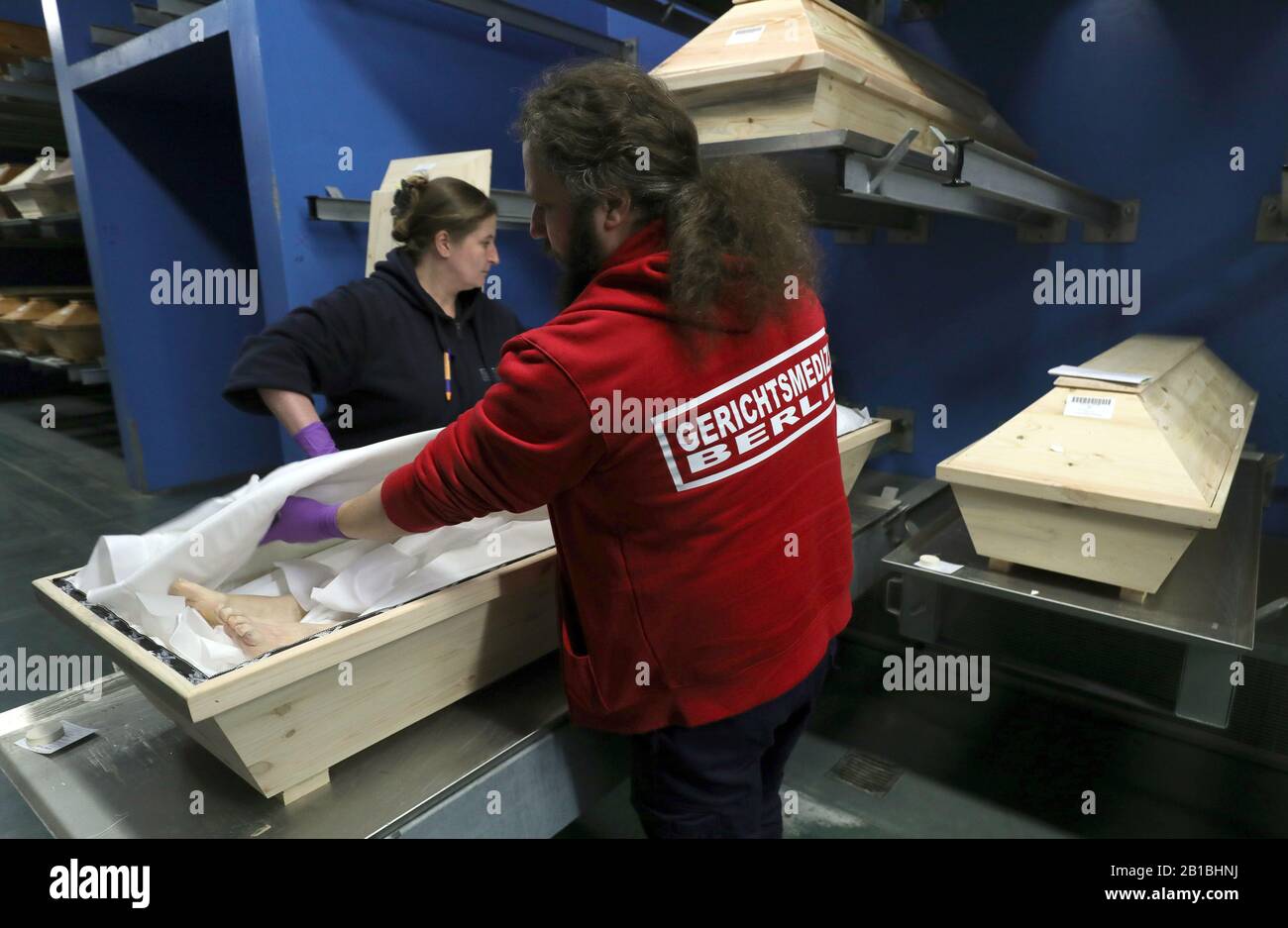 17 February 2020, Berlin Employees of the forensic medicine department