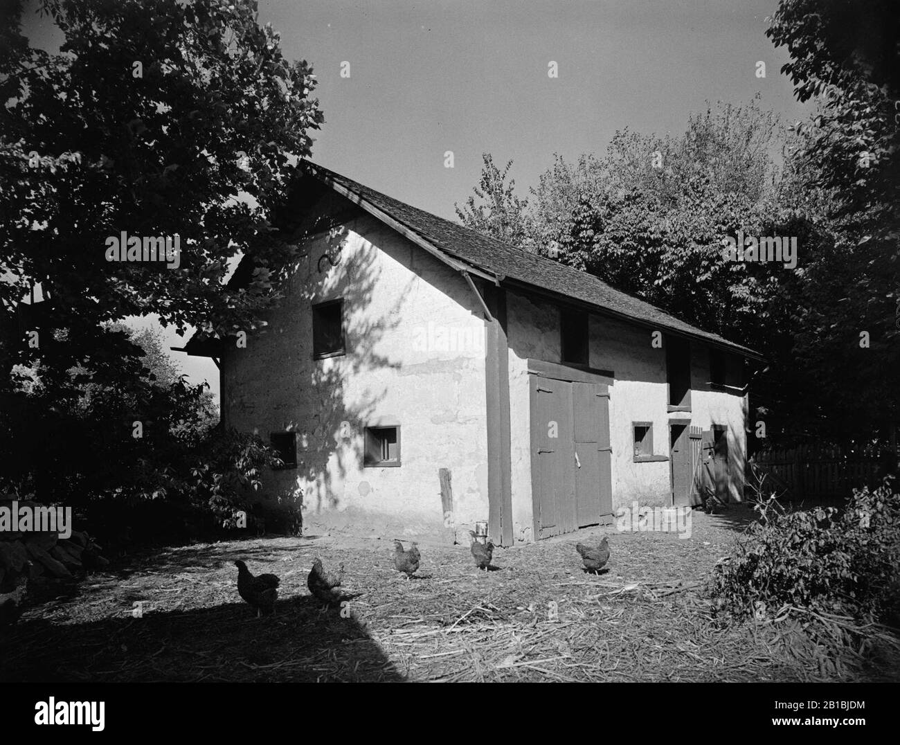 Front and Side Photograph of the Jean Baptiste Valle Barn in Ste Genevieve MO Stock Photo Alamy