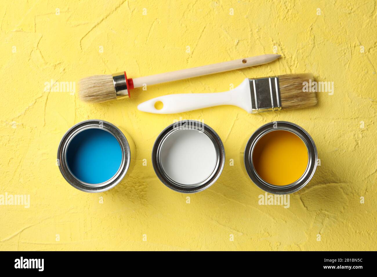 Gallon paint cans hi-res stock photography and images - Alamy