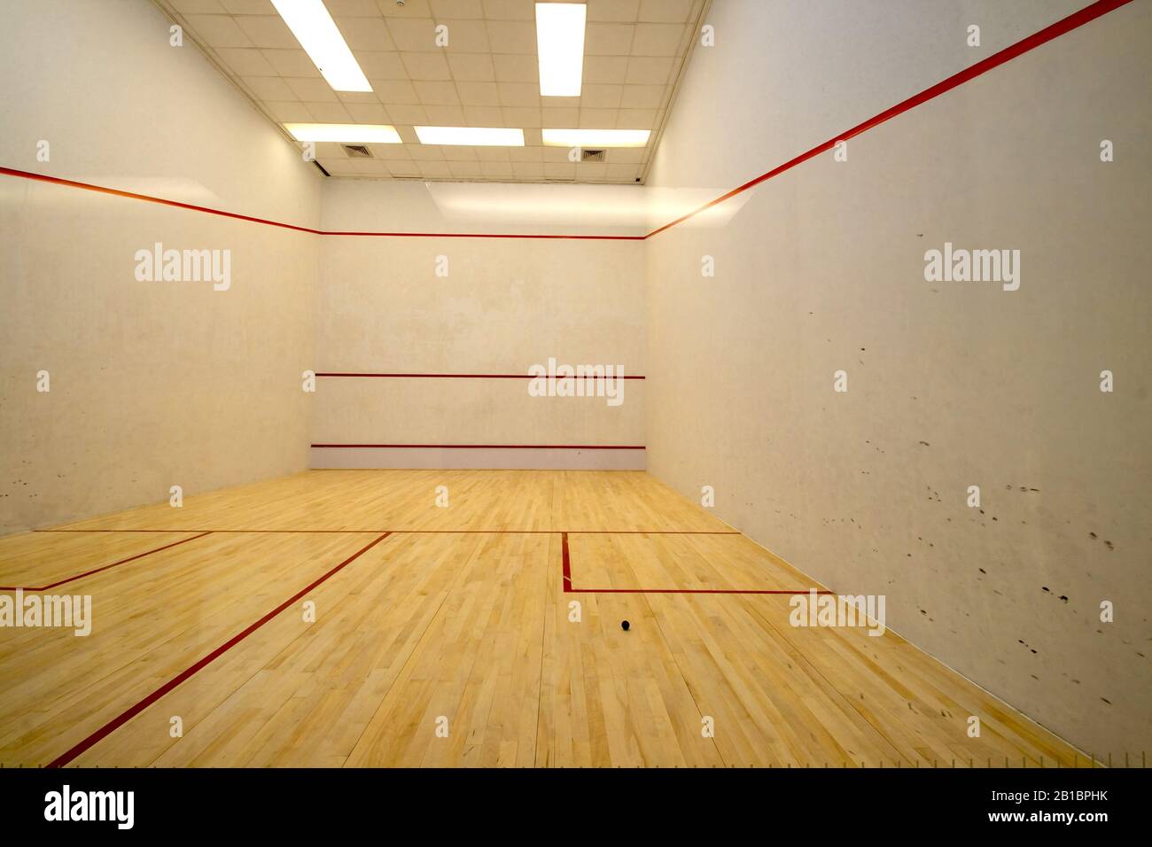 Dubai-Indoor squash court at SkyTower 9 Stock Photo