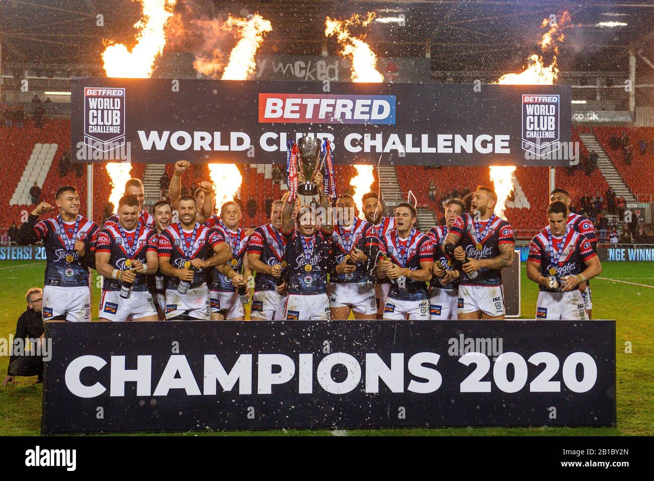 England rugby trophy lift hi-res stock photography and images - Alamy