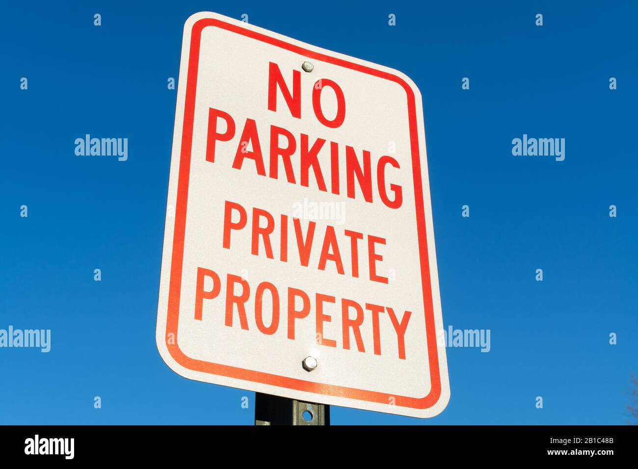 Blue parking direction sign hi-res stock photography and images - Alamy