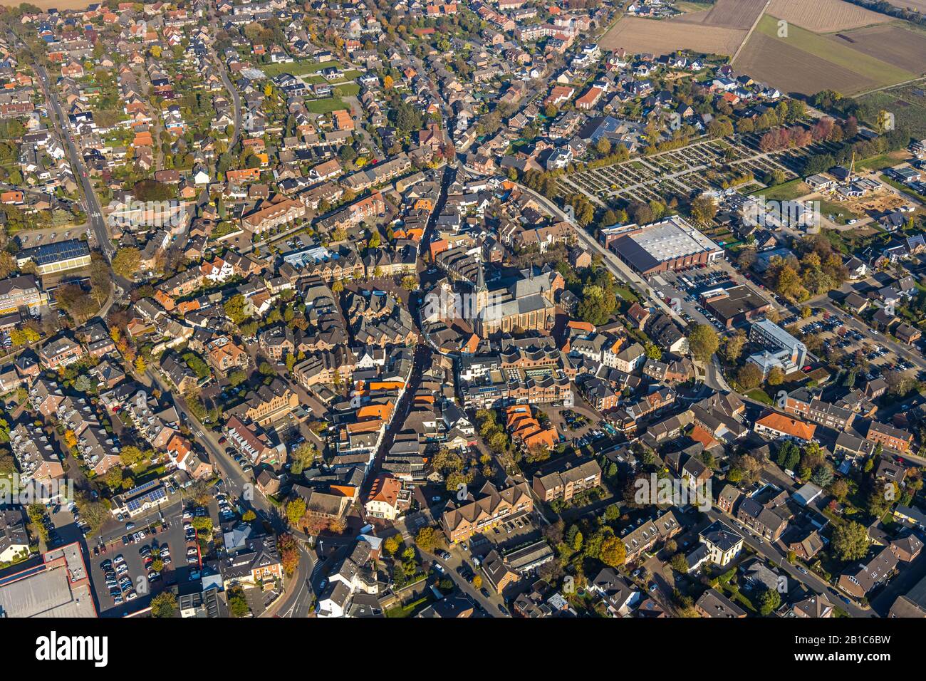 Aerial view, village view Straelen, historically restored old town, cemetery, catholic church St. Peter and Paul, living and living, Straelen, Niederr Stock Photo
