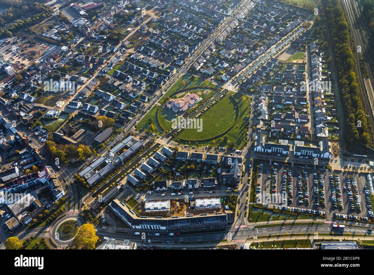 Aerial view, Living and living at the North Canal in Robend, Integrative day-care centre Am Steinkreis, part of the North Canal following the plans of Stock Photo
