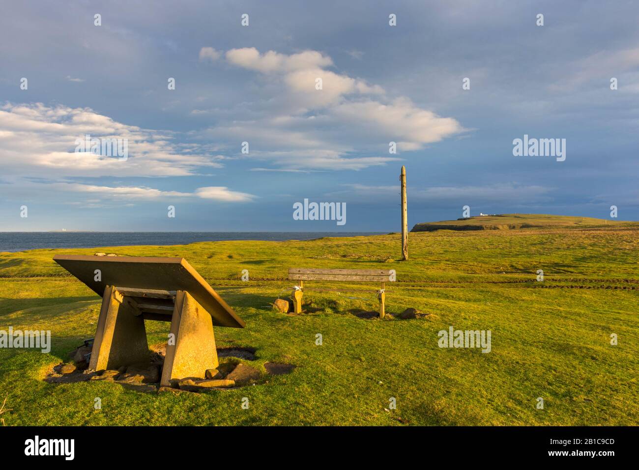 Information board and seat at the Ness of Duncansby, east of John o'Groats, Caithness, Scotland, UK.  Duncansby Head in the distance. Stock Photo