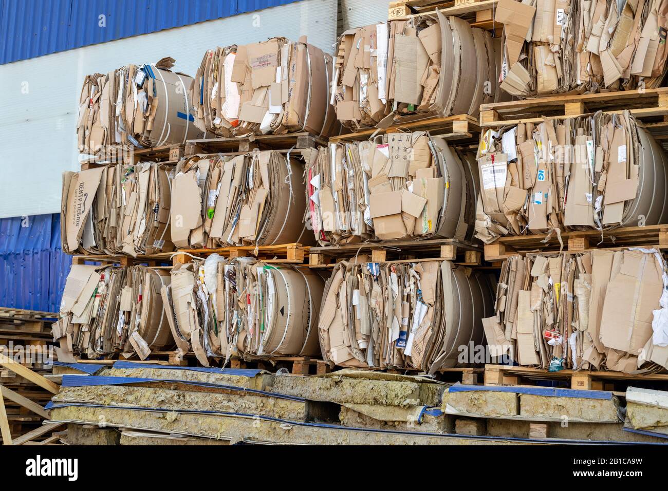 Compressed Cardboard High Resolution Stock Photography and Images Alamy