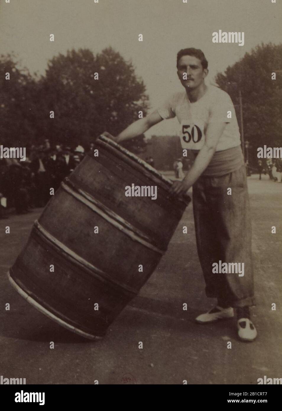 Ganot, le champion du monde de la course aux tonneaux (à l'exposition de Vincennes 1900). Stock Photo