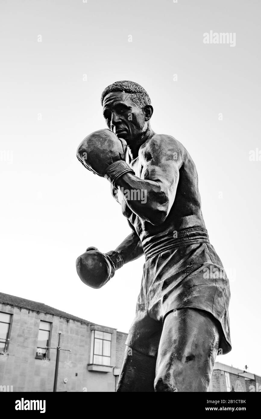 Statue, Randolph Adolphus Turpin, Middleweight Champion of the World, 1951. Warwick, Warwickshire, England, UK Stock Photo