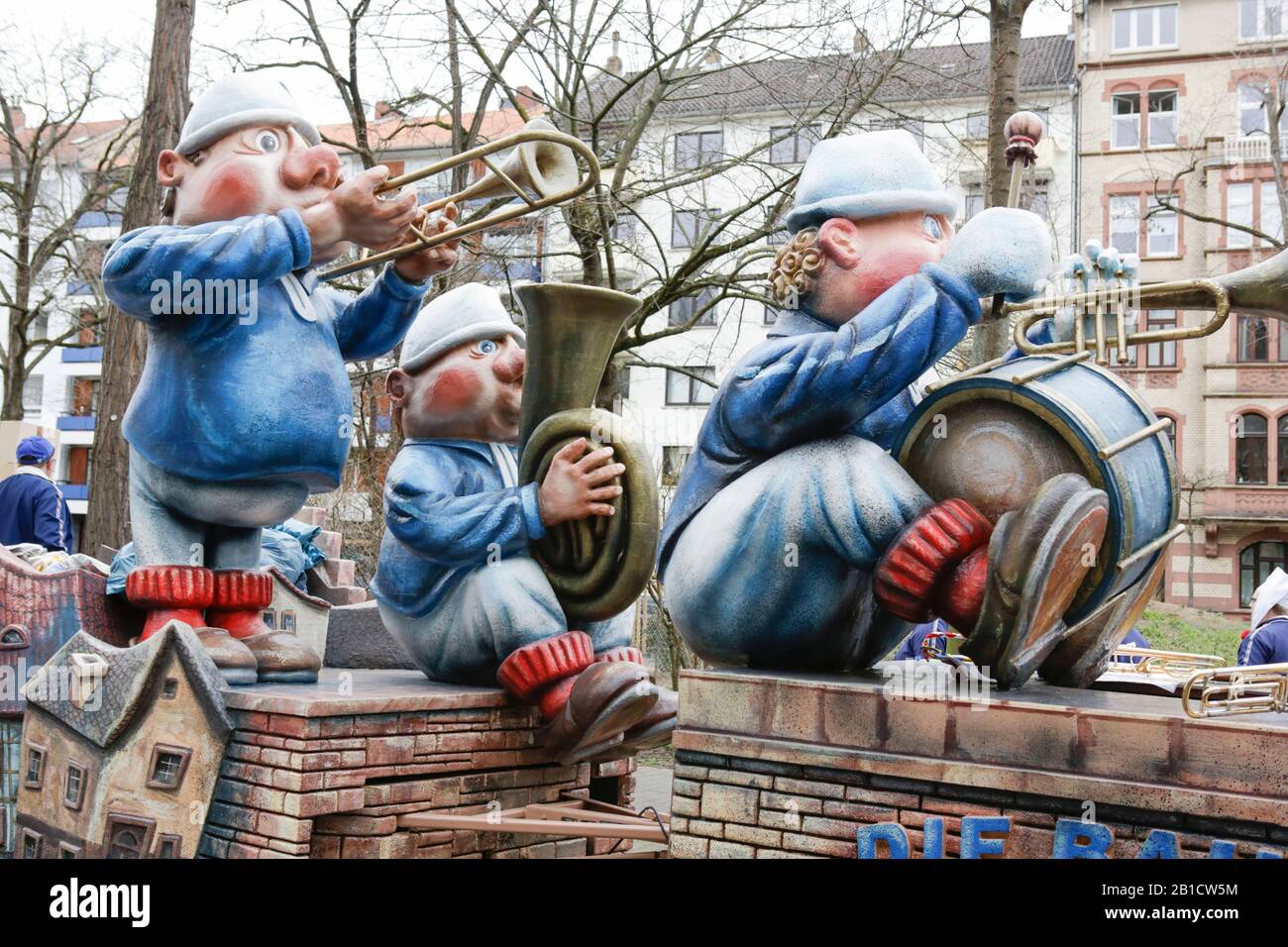 Mainz, Germany. 24th February 2020. Members of the Music show band 'Die Bauern' (The Farmers) are depicted on a float in the Mainz Rose Monday parade. Around half a million people lined the streets of Mainz for the traditional Rose Monday Carnival Parade. The 9 km long parade with over 9,000 participants is one of the three large Rose Monday Parades in Germany. Stock Photo