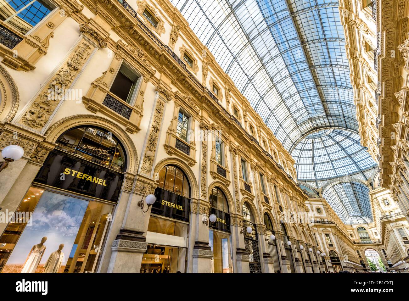 Duomo milan shopping hires stock photography and images Alamy
