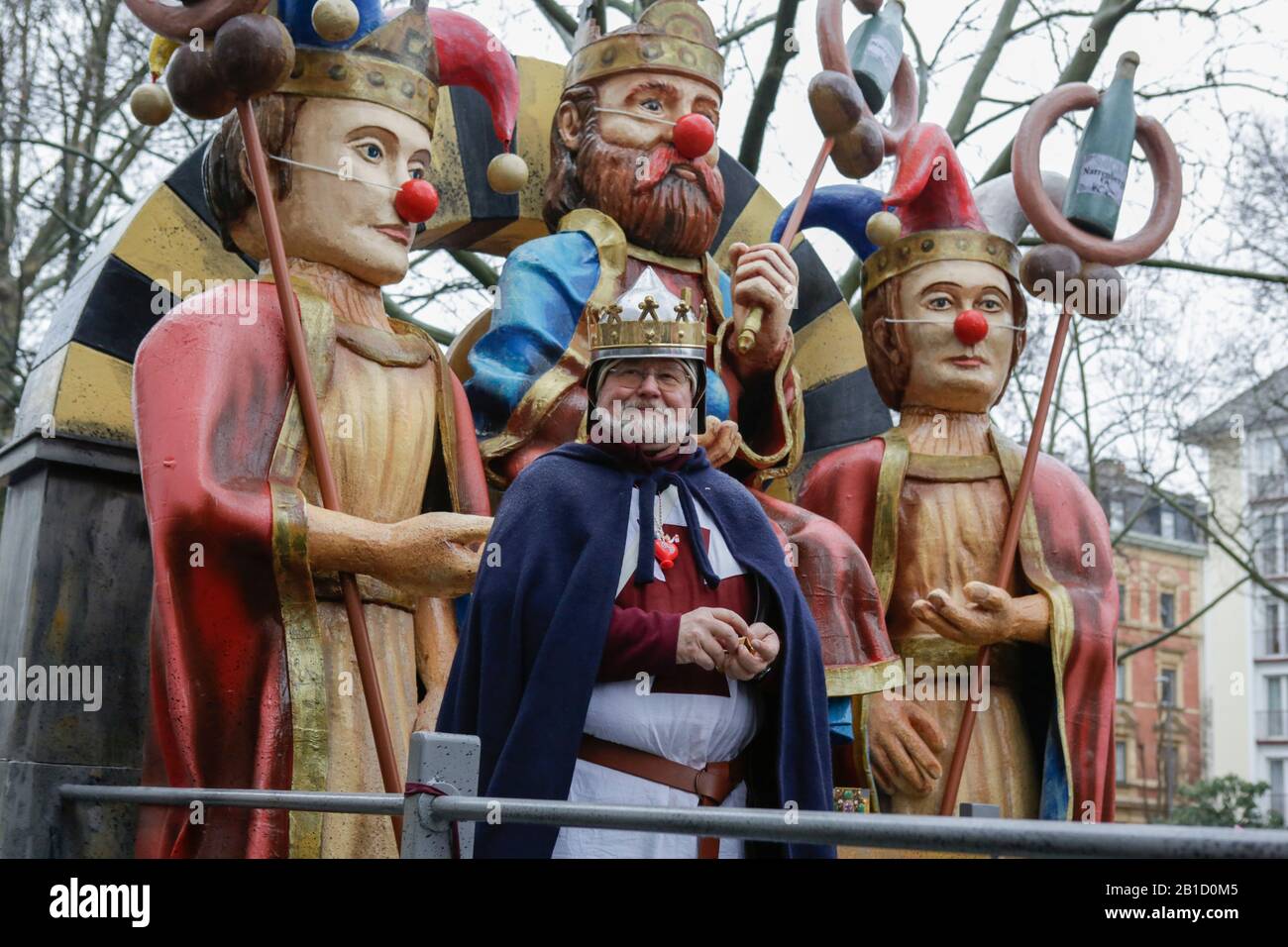 Emperor Friedrich I and his sons are depicted on a float in the Mainz Rose Monday parade, wearing carnival costumes. The float represents the exhibition 'The Emperors and the pillars of their power' in the Mainz State Museum. Alfried Wieczorek, the director of the Reiss Engelhorn Museum in Mannheim, rides in a knights costume on the float. Alfried Wieczorek, director of the Reiss Engelhorn Museum, rem, Reiss Engelhorn Museum. Around half a million people lined the streets of Mainz for the traditional Rose Monday Carnival Parade. The 9 km long parade with over 9,000 participants is one of the t Stock Photo