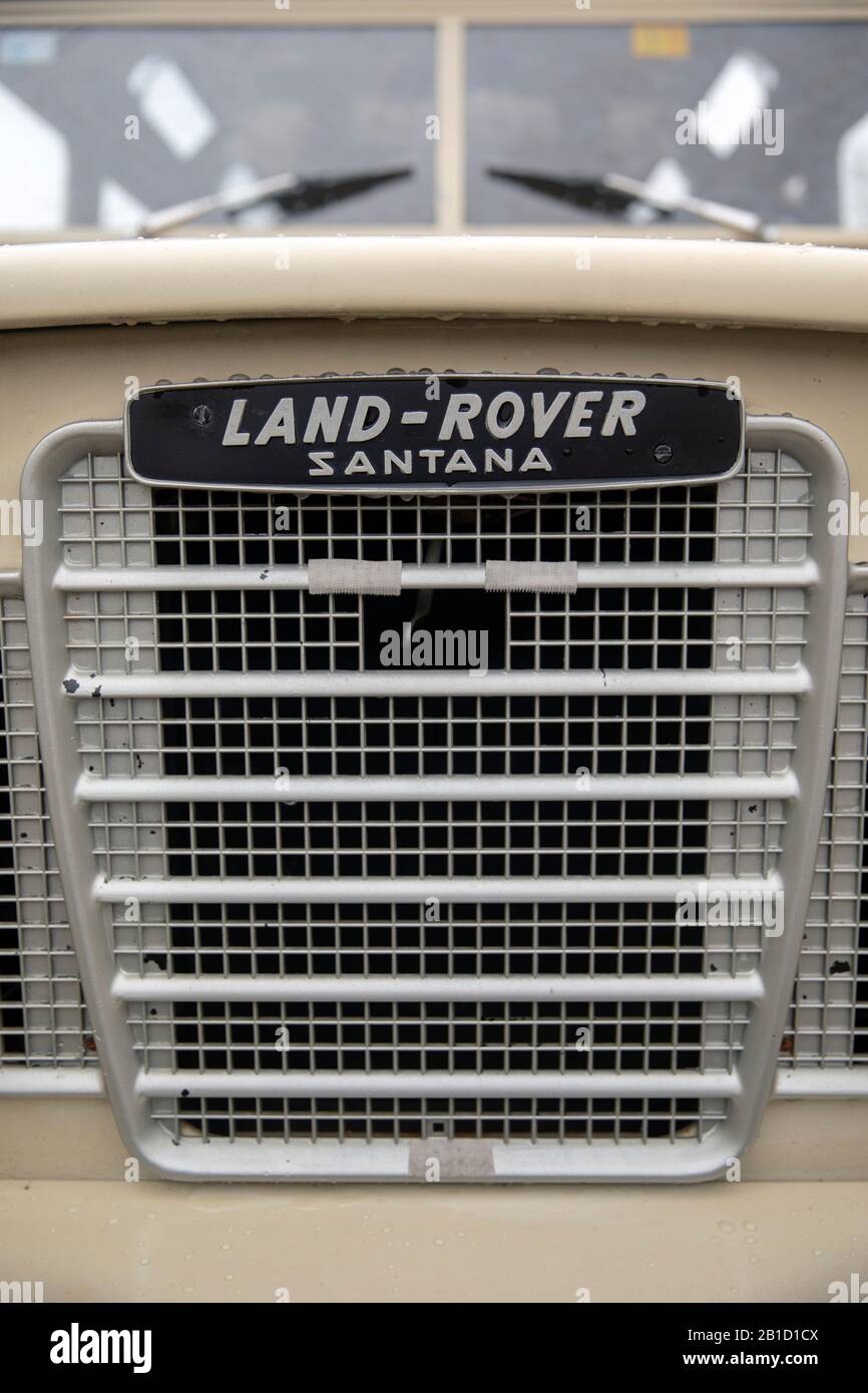 Landrover badge hi-res stock photography and images - Alamy