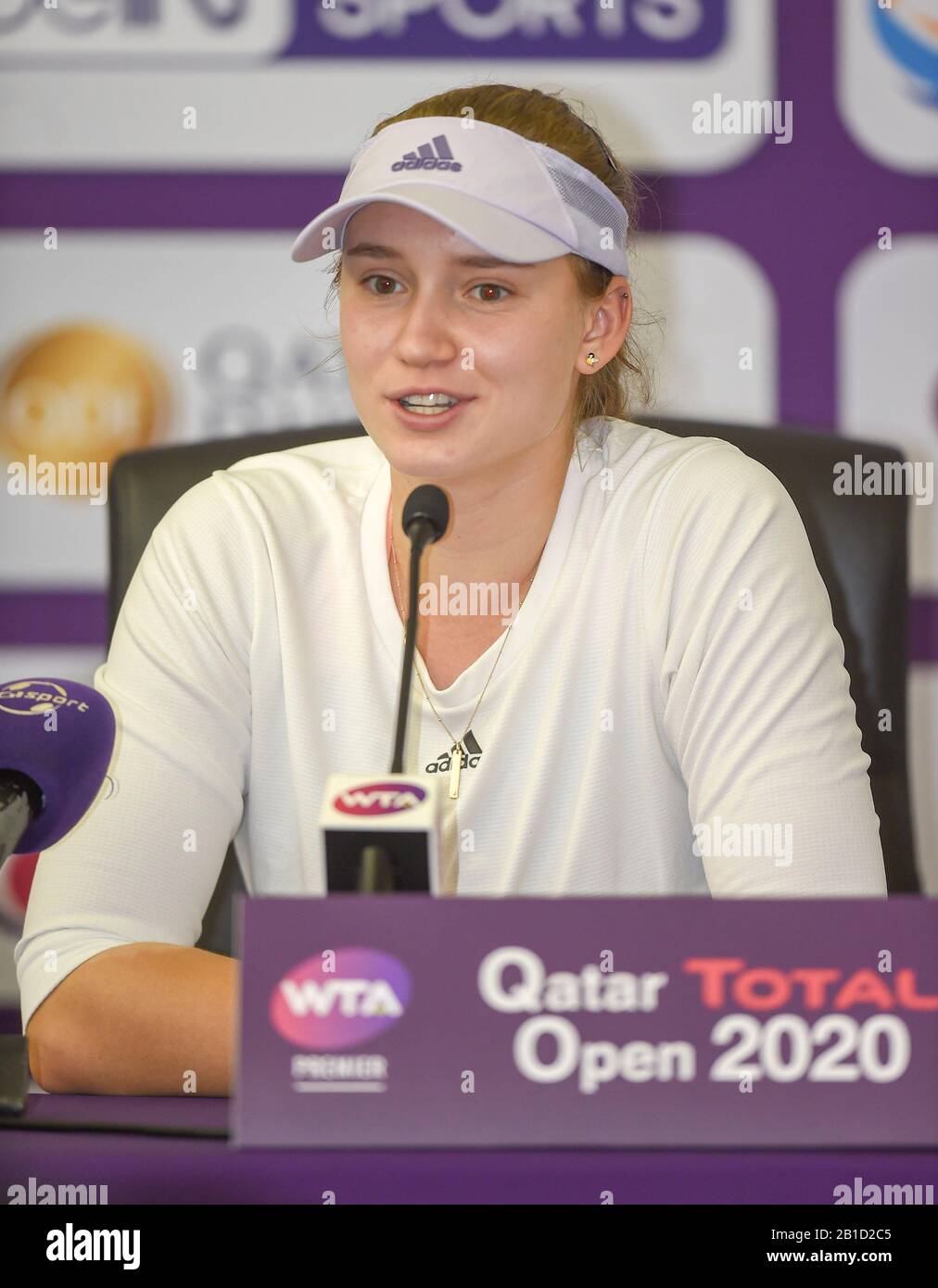 Elena rybakina press conference hi-res stock photography and images - Alamy