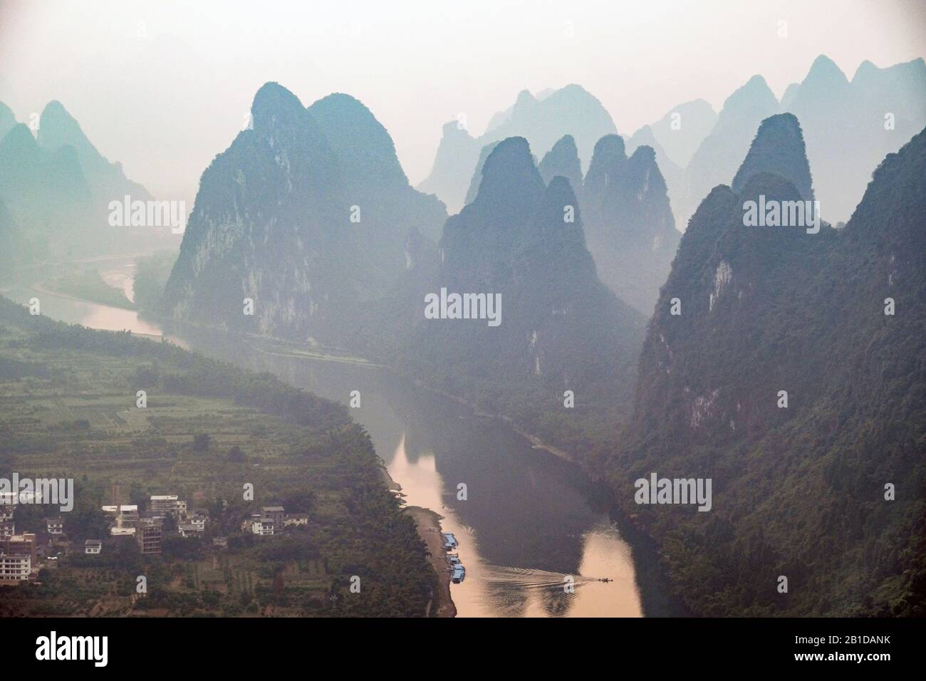 Li river flowing through the Karst mountains. Yangshuo County, Guangxi Province, China. Stock Photo
