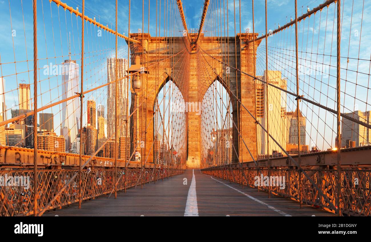 New york bridge daytime hi-res stock photography and images - Alamy