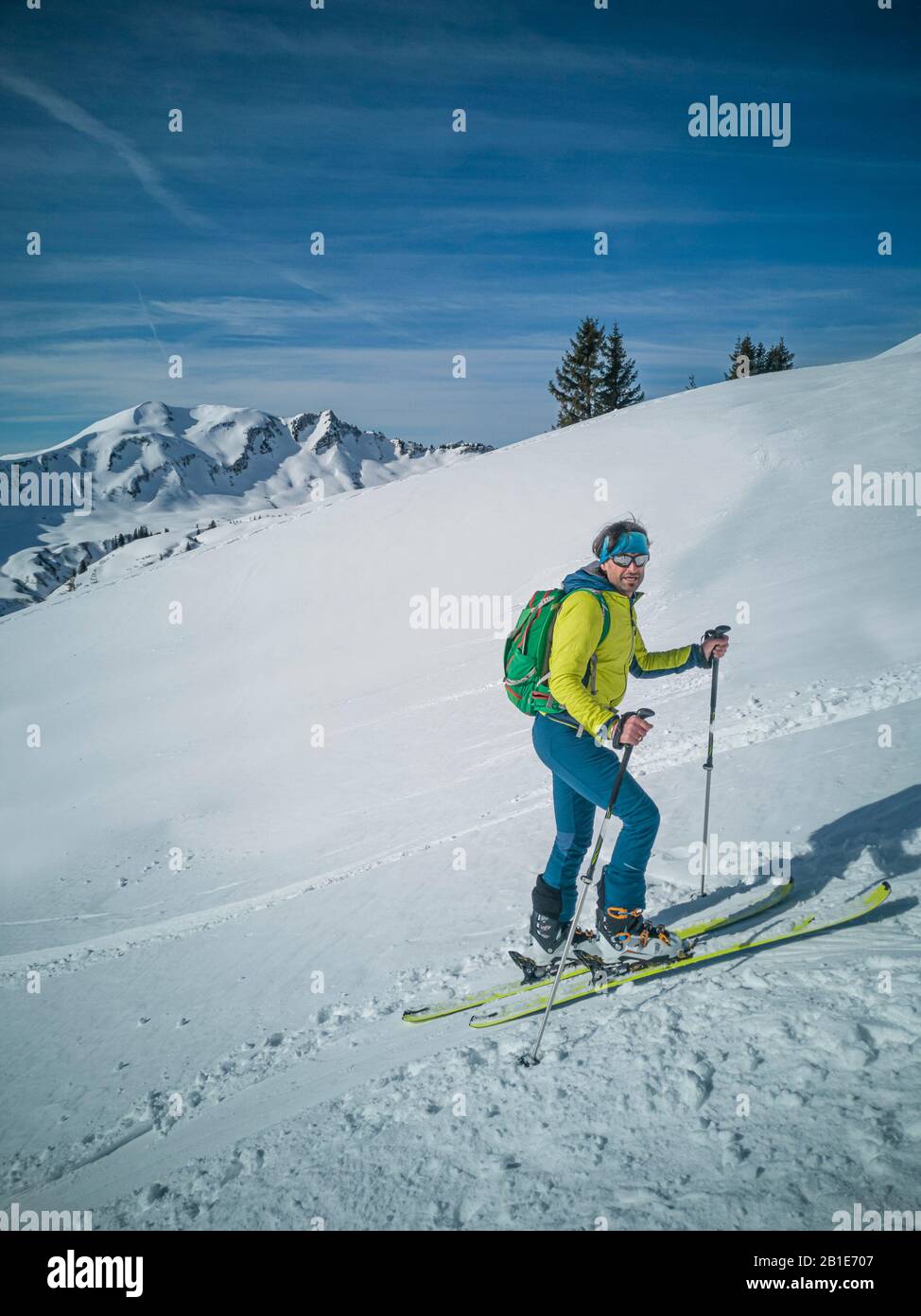 Austria, Allgäu, Kleinwalsertal, ski tourer at the Schwarzwassertal Stock Photo