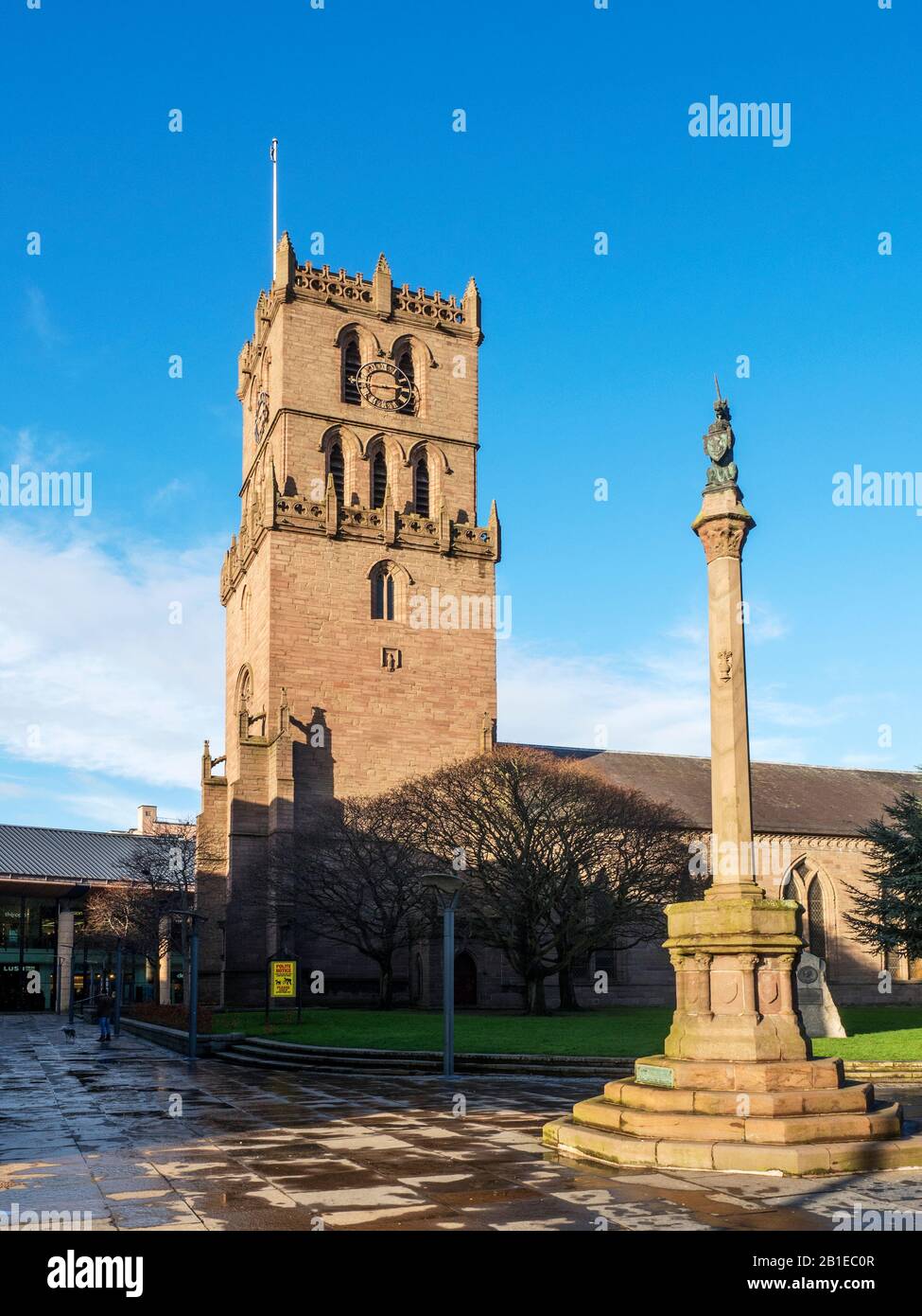The Steeple Church part of the City Churches building and the Mercat Cross on Nethergate Dundee Scotland Stock Photo