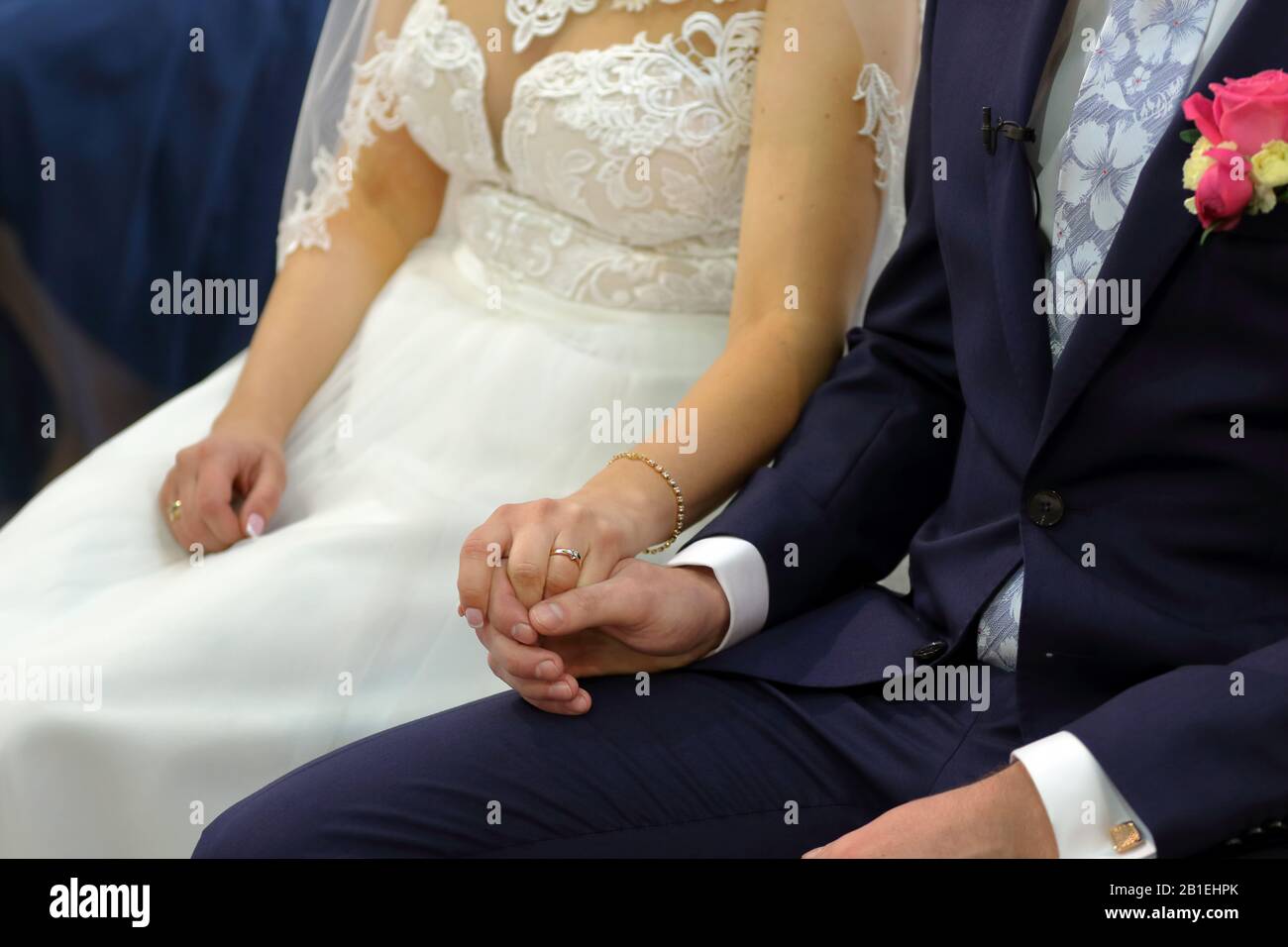 Altar church bride groom hi-res stock photography and images - Alamy