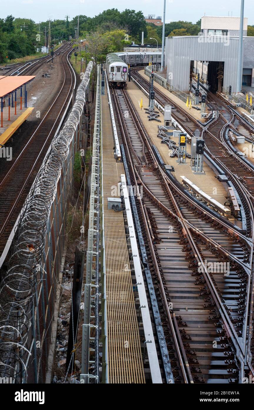 New York, Old tracks and wagons subway in Flushing Meadow. The 7 Flushing Local and  Flushing Express are two rapid transit services in the A Division Stock Photo