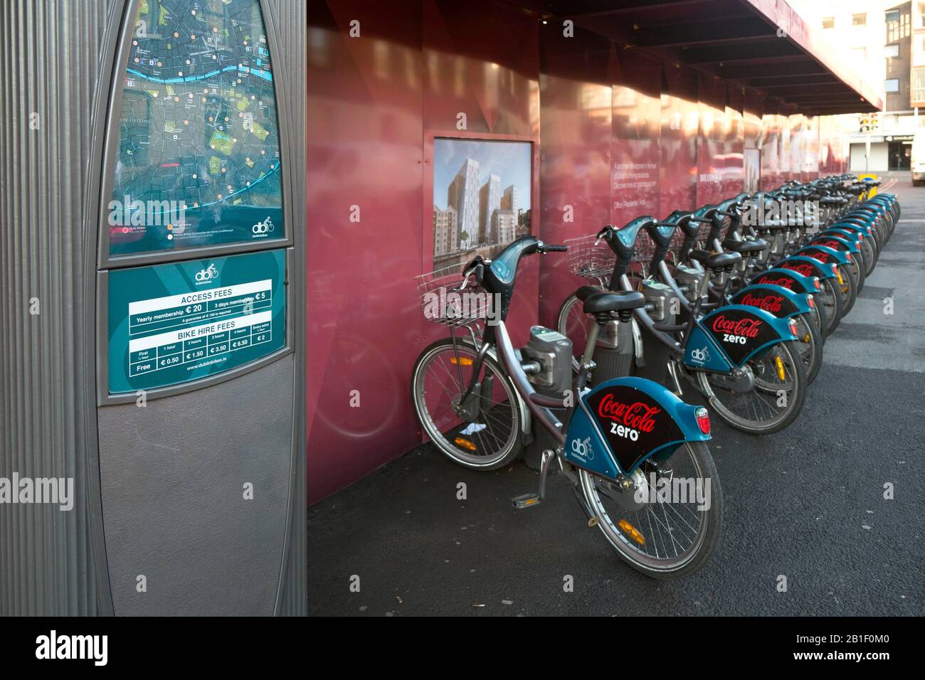 Ireland, Dublin, Public bikes hire station Photo © Fabio Mazzarella/Sintesi/Alamy Stock Photo