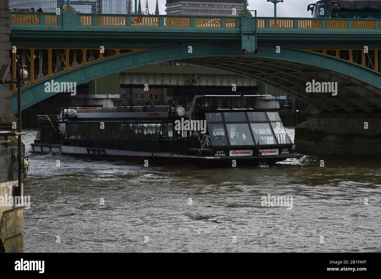 London, river thames or isis flows southern england including London ...