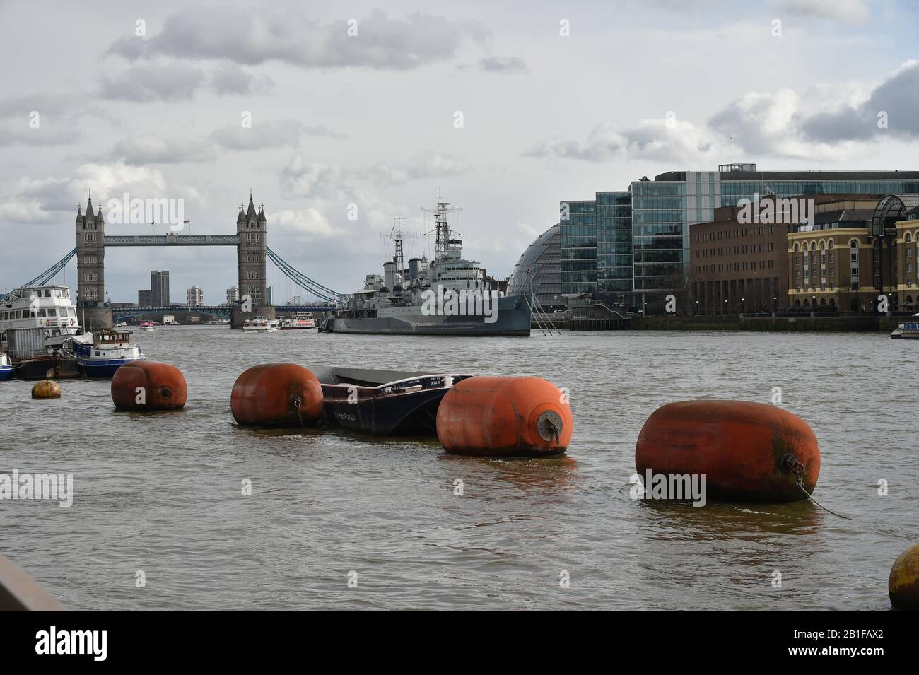 London, river thames or isis flows southern england including London ...