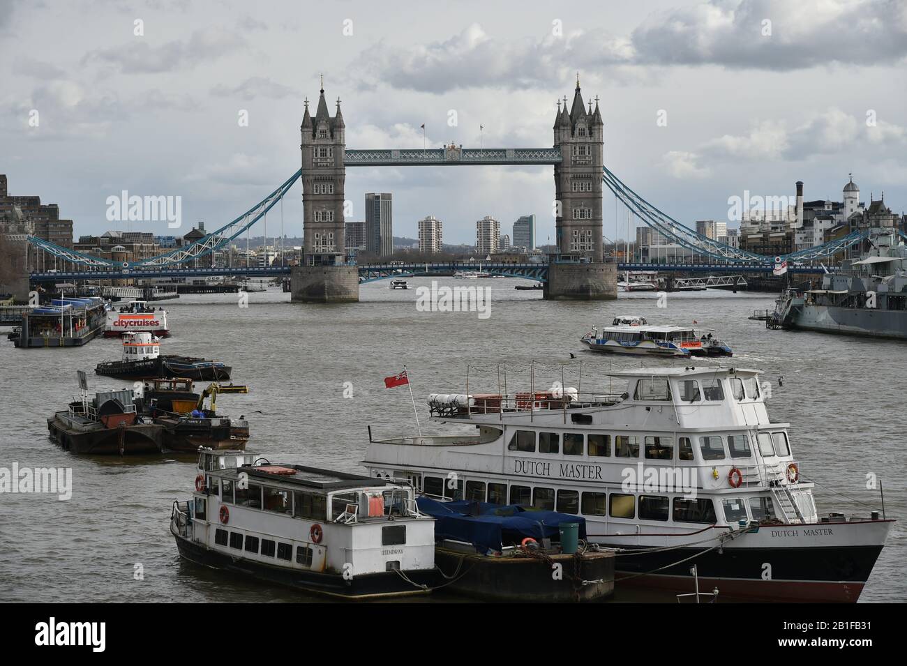 London, river thames or isis flows southern england including London ...