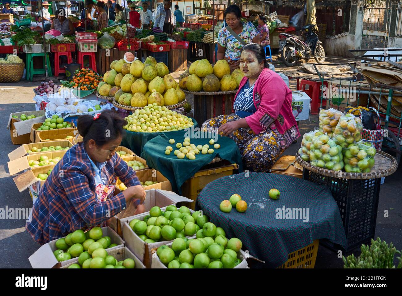 Marktfrauen, Marktstand, Mandalay, Myanmar, Asien Stock Photo