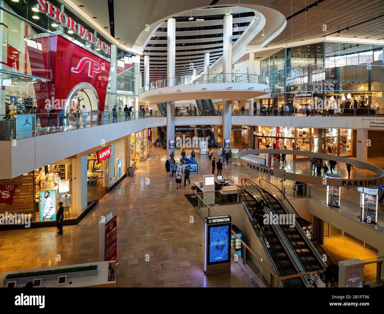 Fashion show mall hi-res stock photography and images - Alamy