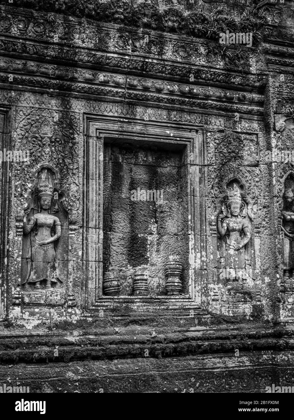 Ta prohm temple black and white hi-res stock photography and