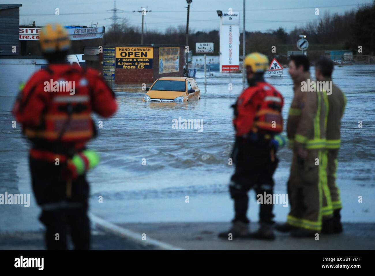 Rescue workers in the flooded town of Snaith in East Yorkshire after the River Aire burst its banks. Stock Photo