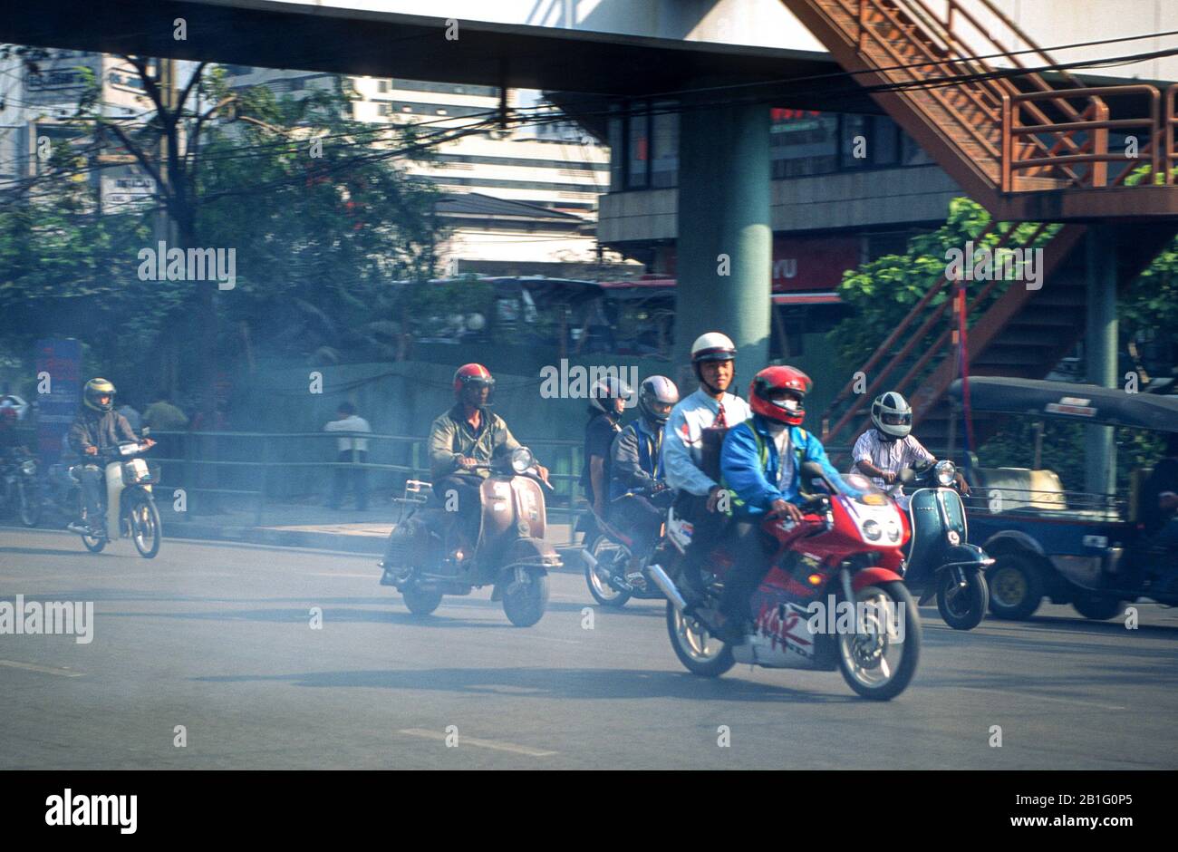 Blue smoke pollution from exhaust fumes from mopeds, Bangkok, Thailand, June 1996 Stock Photo