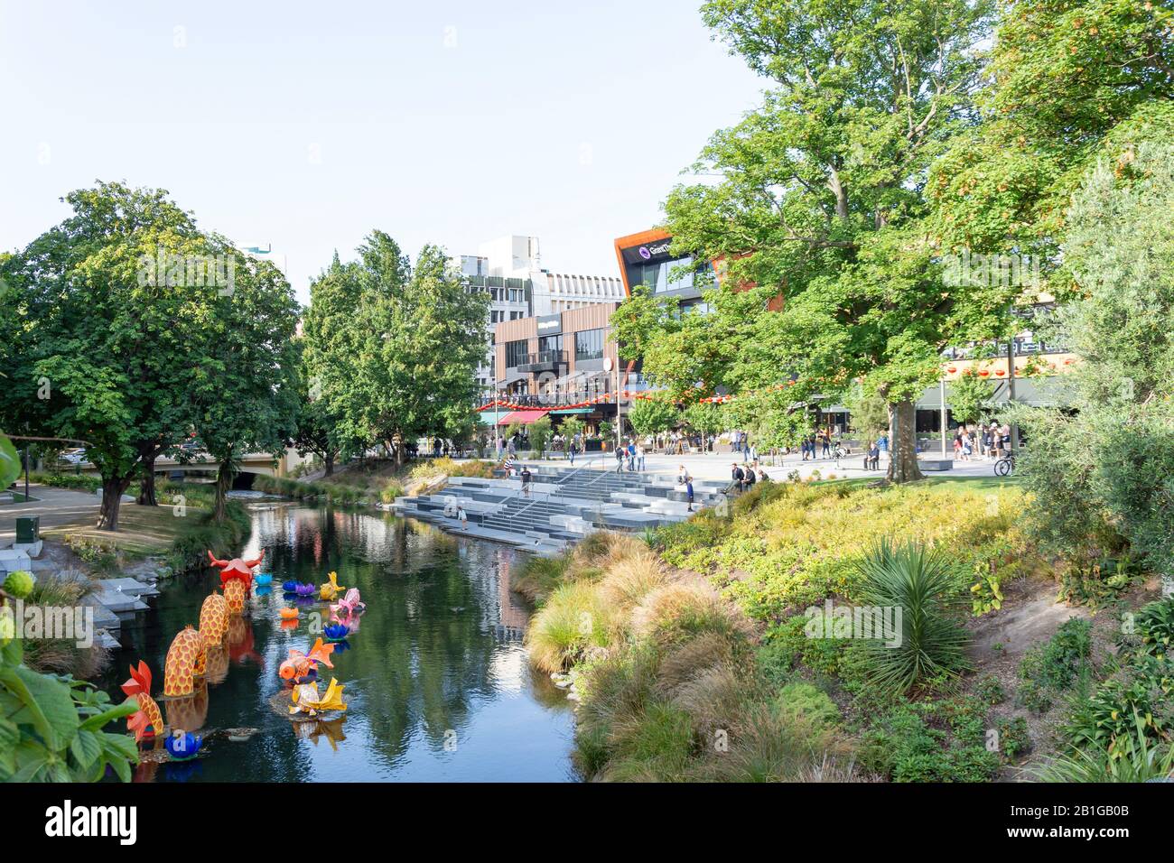 Riverside bars and restaurants on The Avenue by River Avon, Oxford