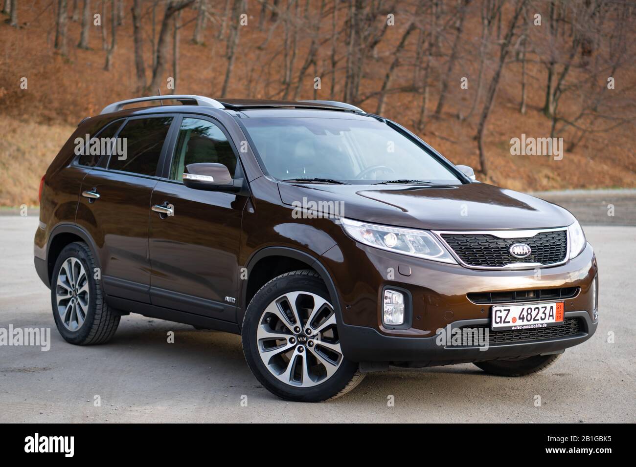 Kia Sorento Platinum Equipment Facelift Model Year 14 Mocca Brown Metallic Colour 4x4 Family Suv Isolated In An Empty Parking Lot Photo Session Stock Photo Alamy