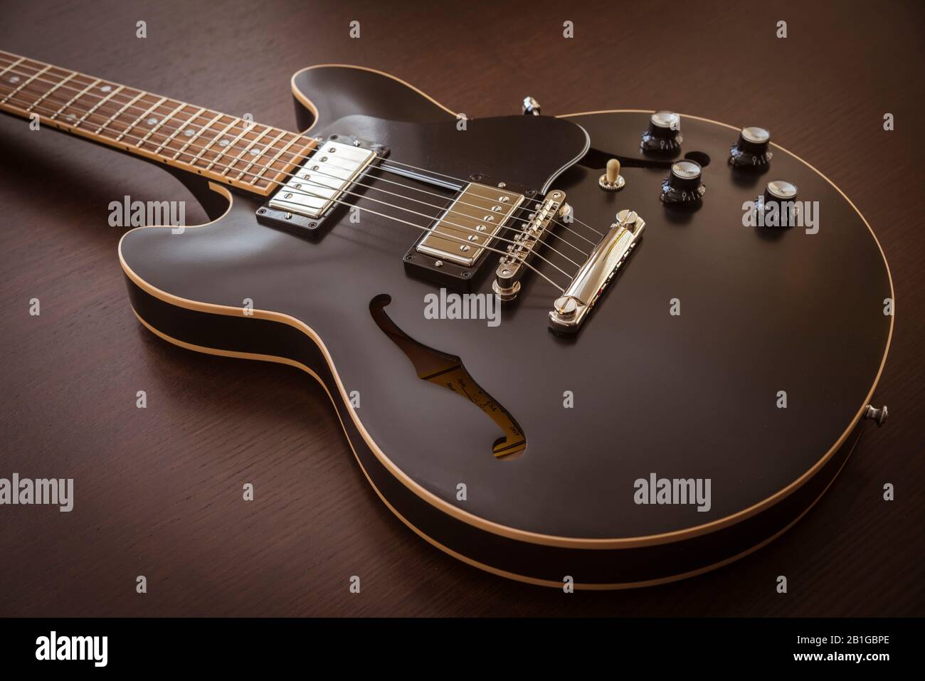 Semi hollow guitar hi-res stock photography and images - Alamy