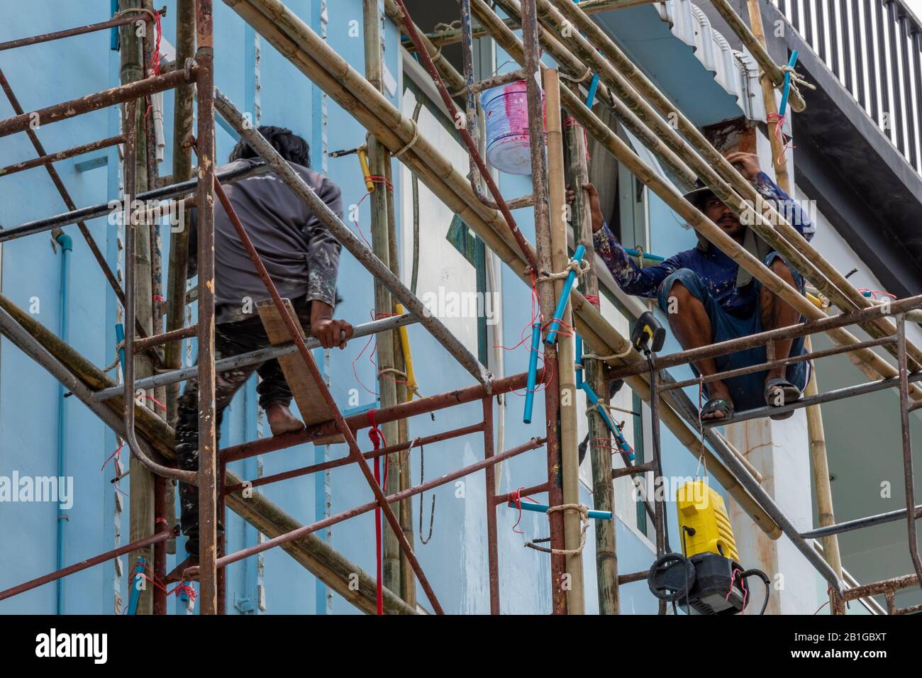 Unsafe Scaffolding Stock Photos & Unsafe Scaffolding Stock Images Alamy