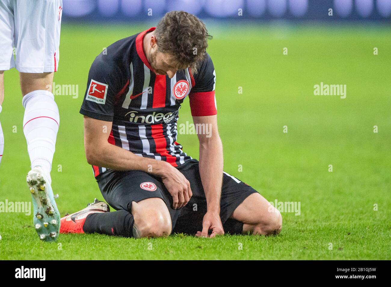 David ABRAHAM (F) kneels on the pitch and looks at the ground, looks down,  frustrated, frustrated, frustrated, disappointed, disappointed,  disappointed, disappointed, sad, whole figure, crouches, crouching,  kneeling, football 1. Bundesliga, 23. matchday,