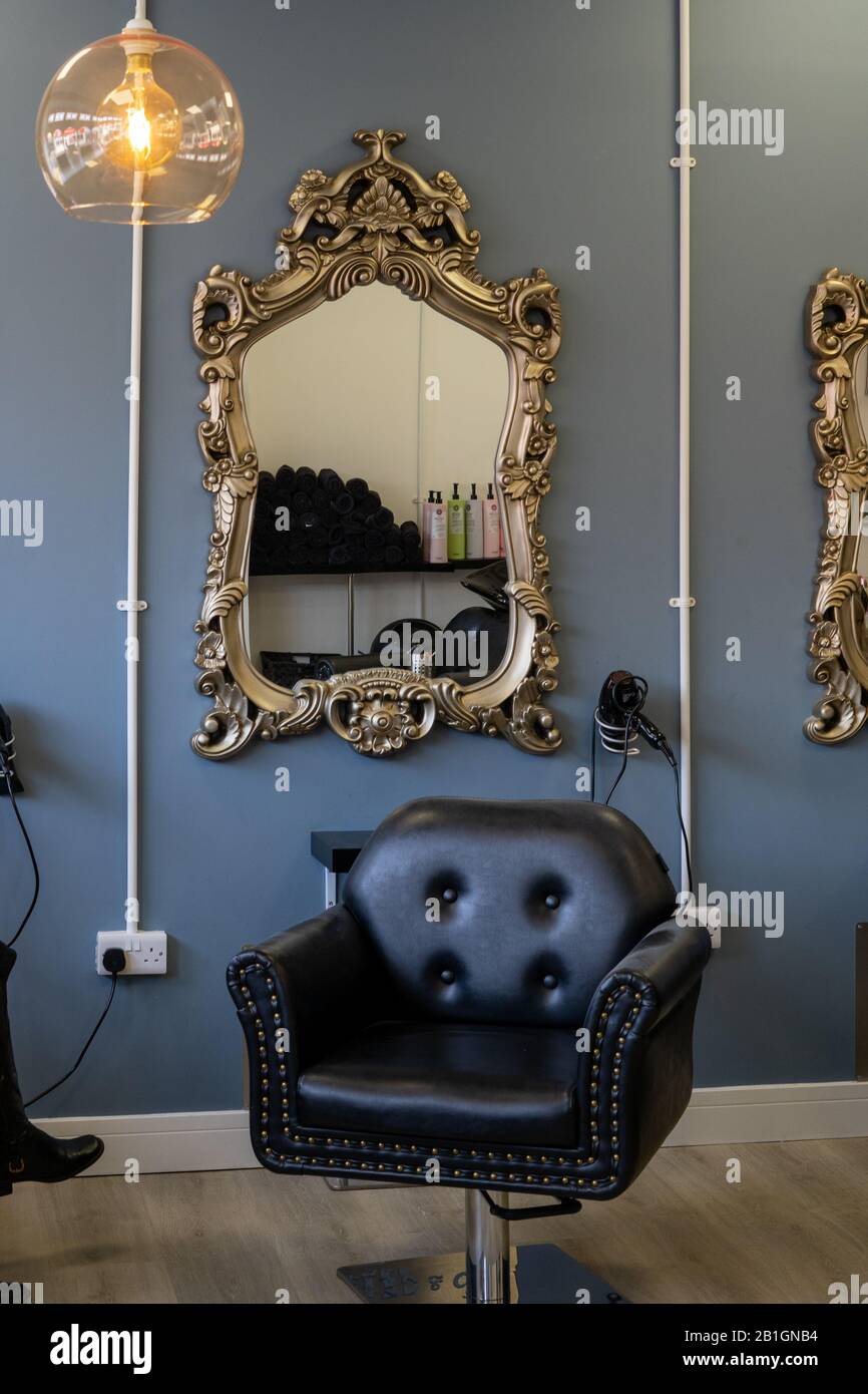 Hair dressers beauty salon hi-res stock photography and images - Alamy