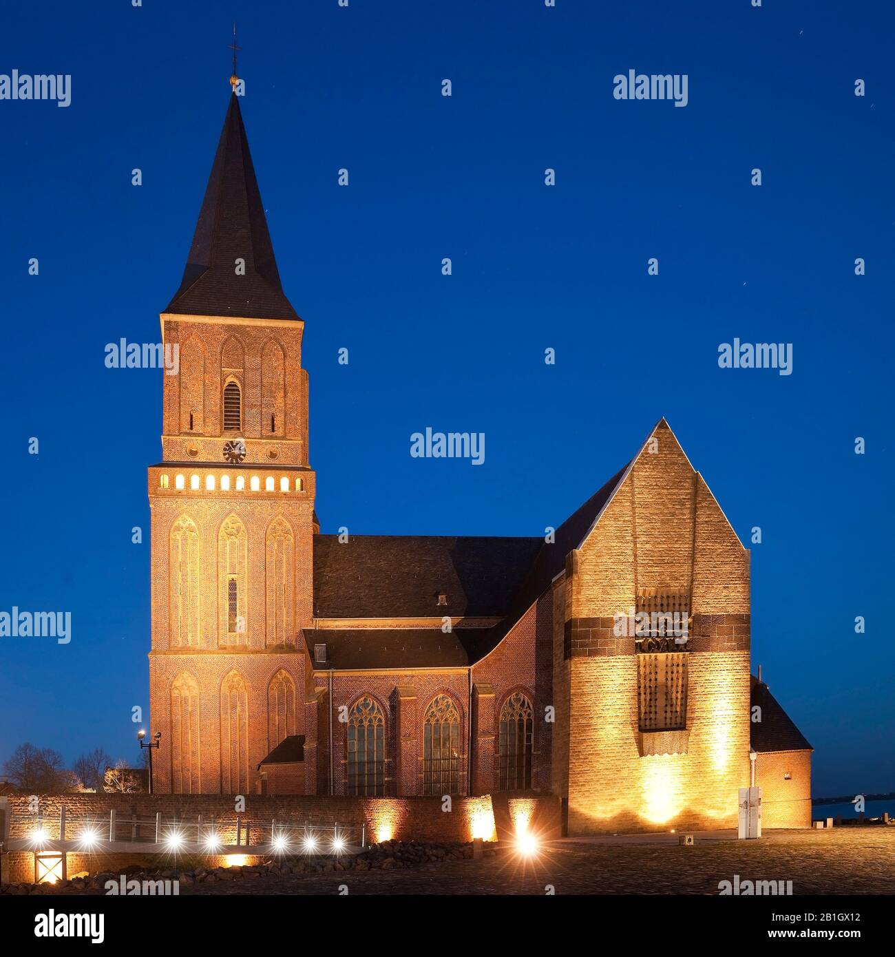 illuminated church St Martinikirche in the evening, Germany, North Rhine-Westphalia, Lower Rhine, Emmerich Stock Photo