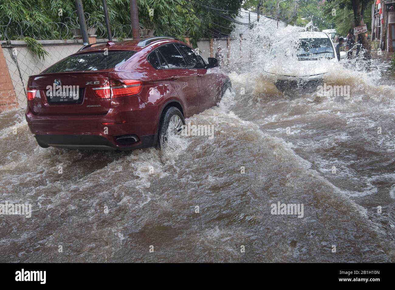 Jakarta, DKI Jakarta, Indonesia. 25th Feb, 2020. Cars wade through a  waterlogged area in Rawajati.Dozens of Jakarta neighbourhoods were flooded  after torrential rains pounded Indonesia's capital, less than two months  after nearly