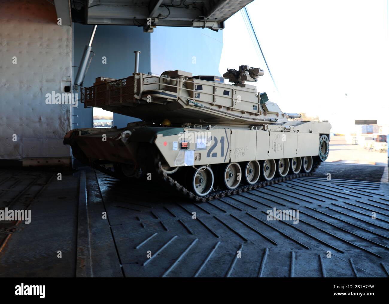 200221-N-OH262-0545 BEAUMONT, TX (February 21, 2020) An M1A1 Abrams tank is loaded aboard Military Sealift Command's large, medium-speed roll on/roll off ship USNS Benavidez (T-AKR 306), pier-side, at the Port of Beaumont, Texas, Feb. 21. The on-load of USNS Benavidez was carried out in support of DEFENDER-Europe 2020. (U.S. Navy photo by Bill Mesta/released) Stock Photo