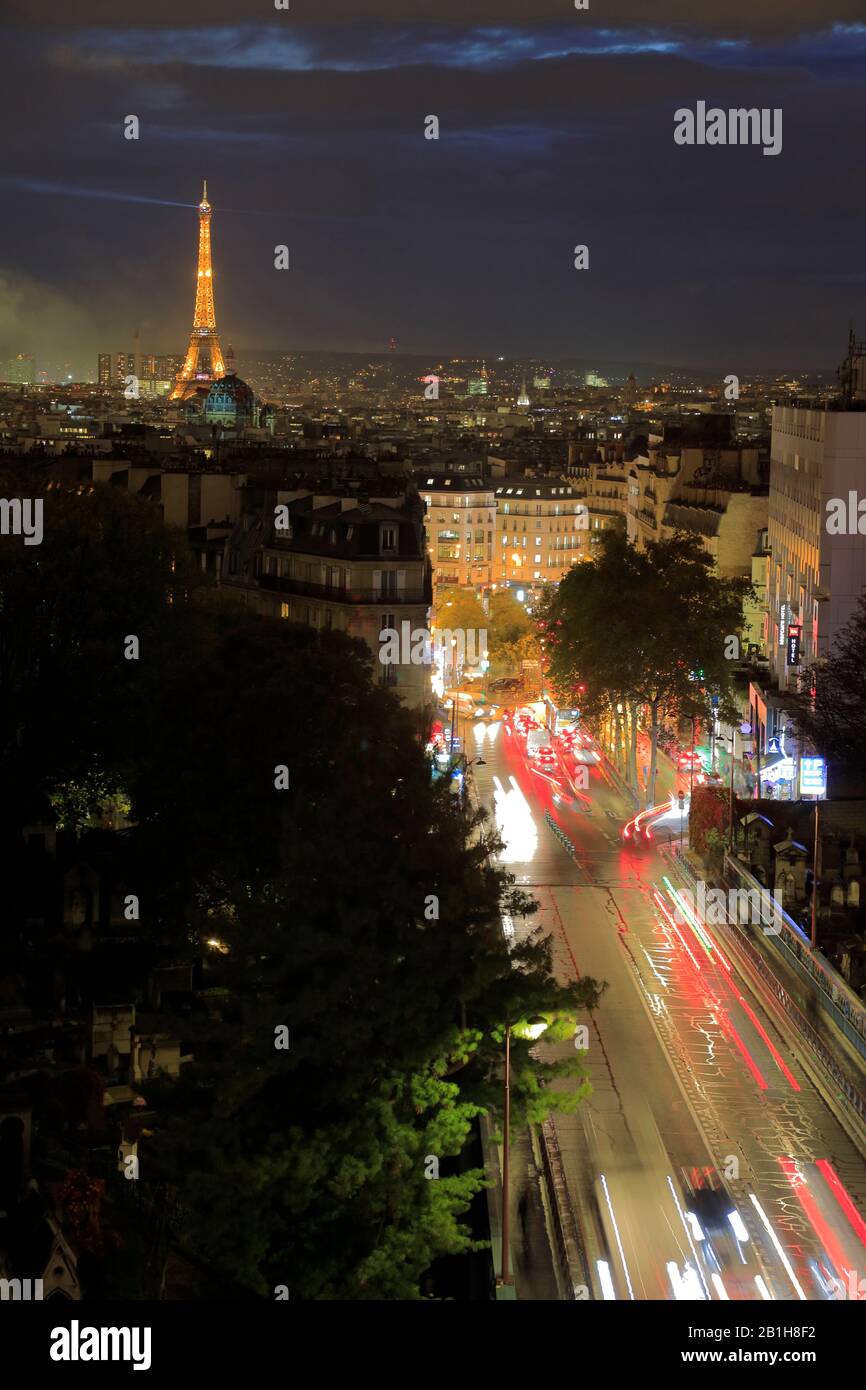 The Night View Of Eiffel Tower With The Street View Of Montmartre In Background Paris France Stock Photo Alamy The Night View Of Eiffel Tower With The Street View Of Montmartre In Background Paris France Stock Photo Alamy