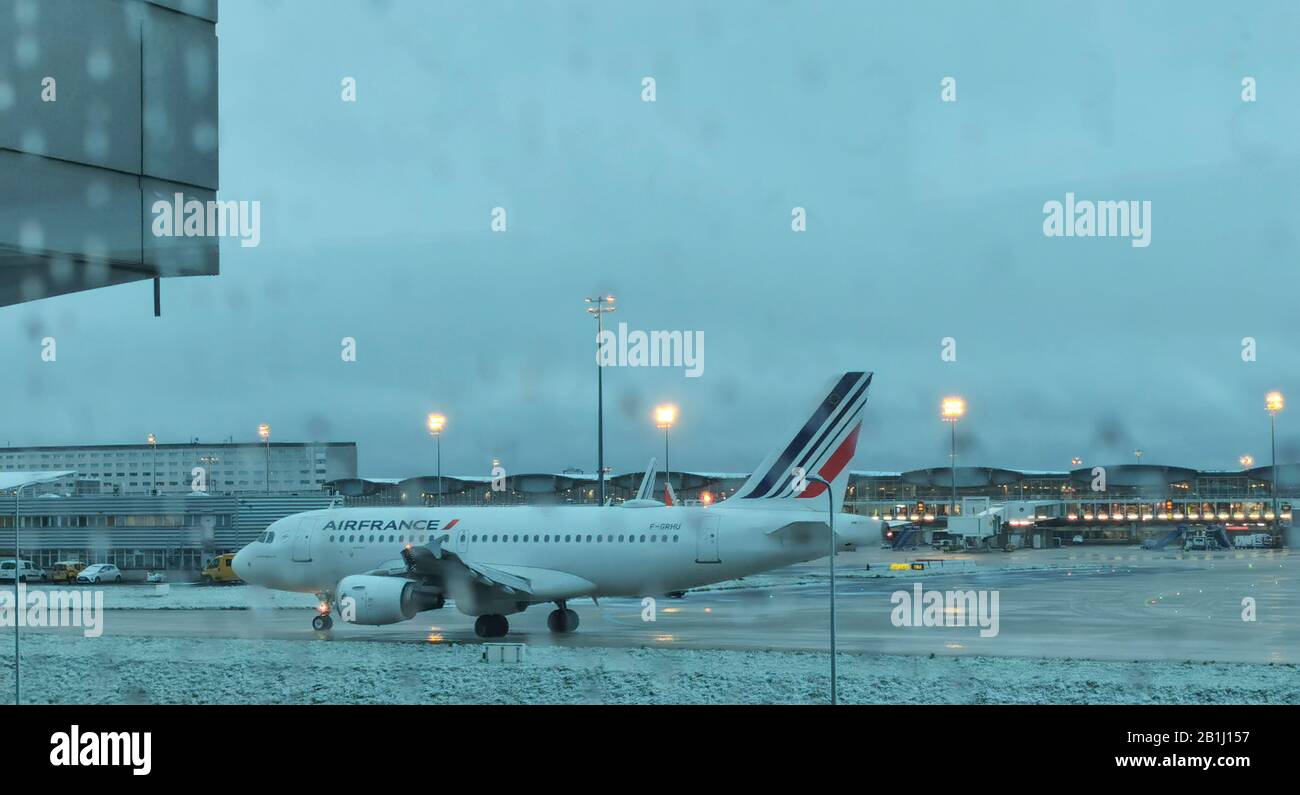 Paris charles de gaulle airport hi-res stock photography and images - Alamy