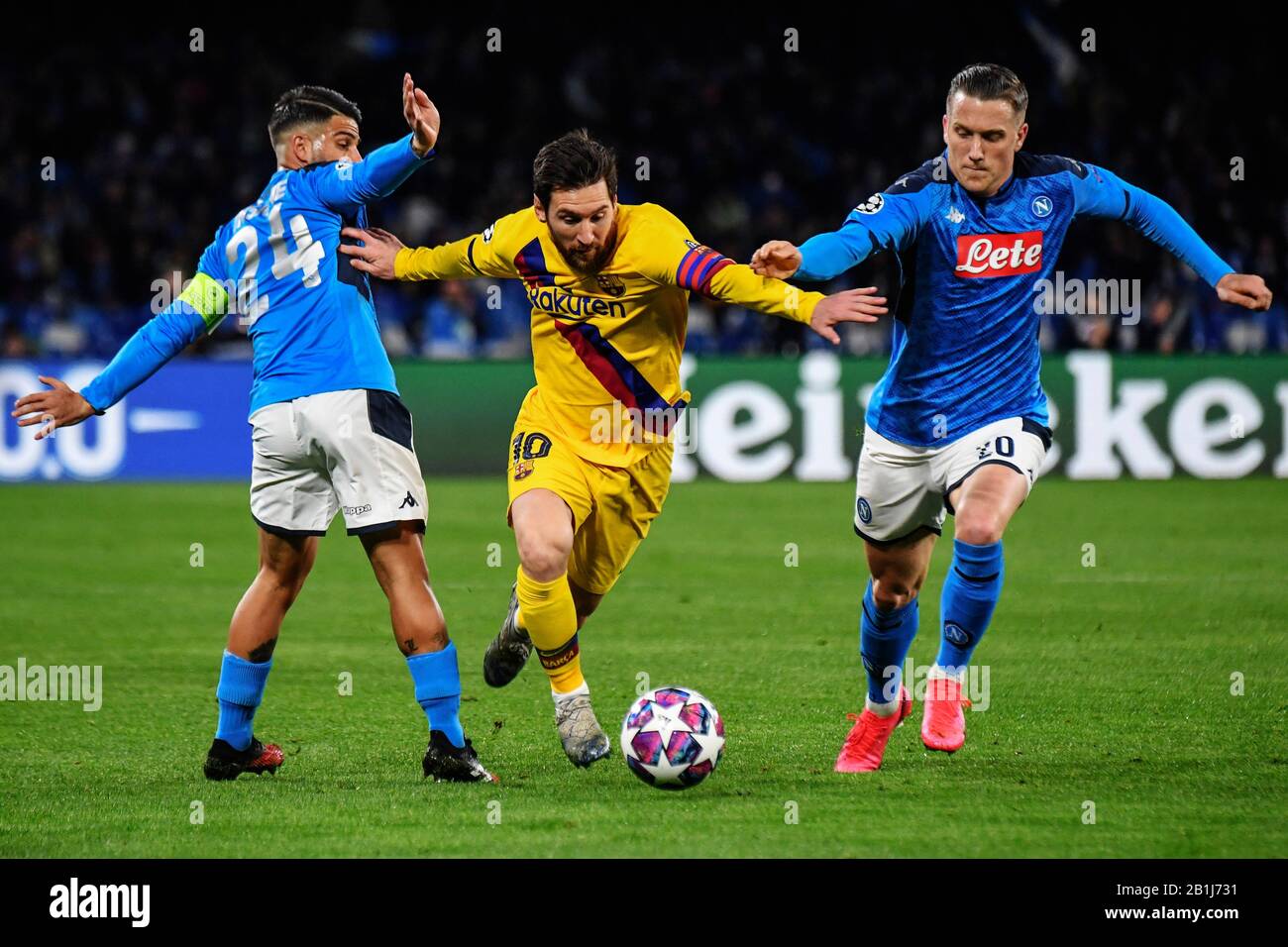 Naples Italy 25th Feb 2020 Barcelona S Argentinian Forward Lionel Messi C Fights For The Ball With Napoli S Italian Striker Lorenzo Insigne L And Napoli S Polish Midfielder Piotr Zielinski R During The Uefa